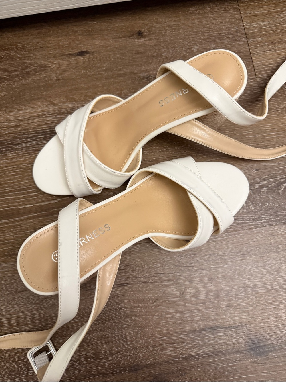 Berness White Strappy Block Heel Sandals, Women’s Size 7.5